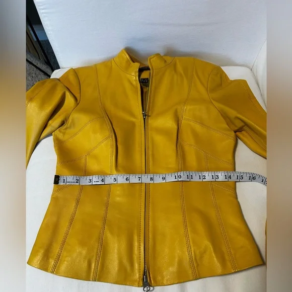 Danier leather jacket - Picture 16 of 17